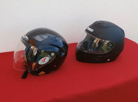 Vendo cascos guantes y cazadora termica