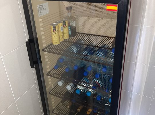 VINOTECA LIEBHERR WKSR 3202, 190W, 312L Capacidad bruta, 6 temperaturas,Luz interior 200 botellas,158x60x60s.