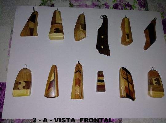 Colgantes madera 25 €