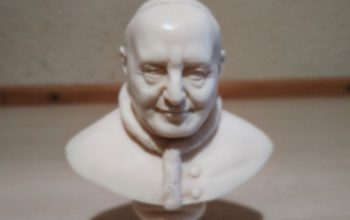Busto pequeño del papa 10 €