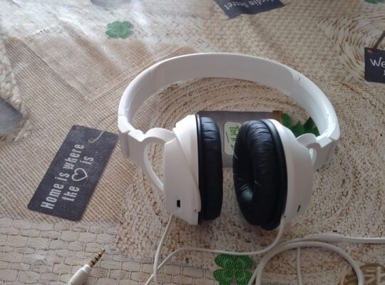 AURICULARES BLANCOS JVC 15 €