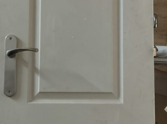 puerta blanca de madera 63x 203cm