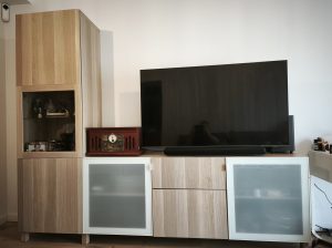 Mueble salón madera y cristal 300x40x202cm-vitrina